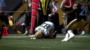 Jordy Nelson injured during a preseason game against the Steelers